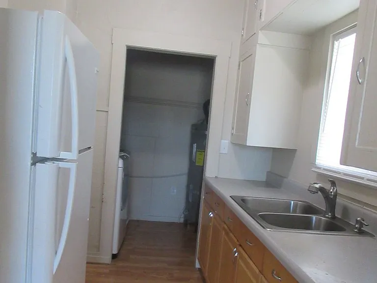 257 S Shasta St — Photo 9