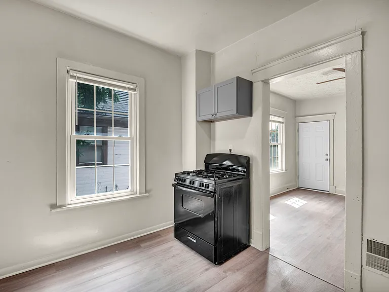 10515 Greenlawn Ave #2 — Photo 13