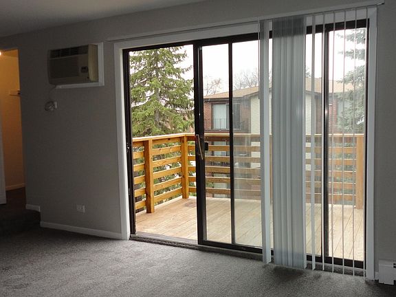 4th image of 716 W 65th St APT 6