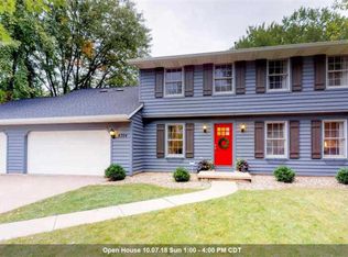 6704 N Suffolk Dr, Peoria, IL 61615