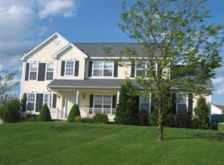 10 Excalibur Ct, Rexford, NY 12148