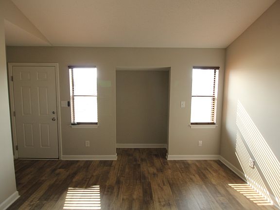 4th image of 2112 E 3rd St #B