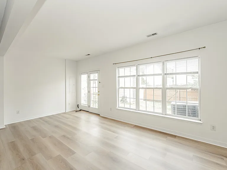 1429 New Haven Ct — Photo 16