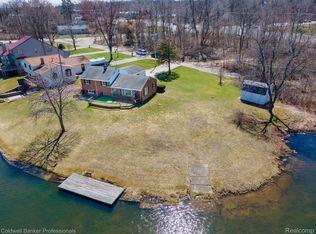 9850 Rilton Ct, Clarkston, MI 48348