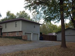 4718 S Wildwood Dr, Springfield, MO 65810