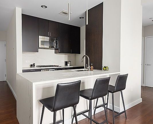 3rd image of 101 W 24th St APT 29H