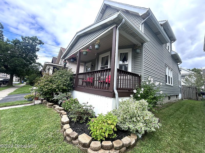 3rd image of 19 Mereline Avenue
