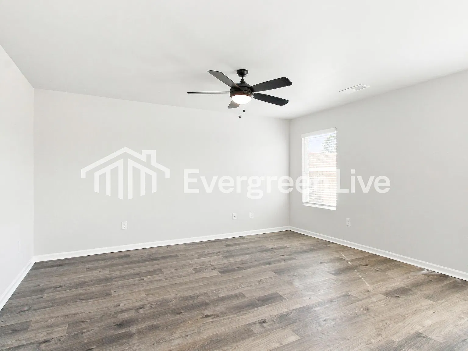 3 bed, 2.5 bath, 1484 sqft, $1,345 — Photo 4