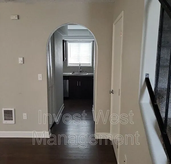 3015 E 20th St — Photo 2