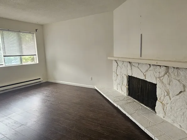 21615 30th Ave S Unit B, Seattle, WA 98198