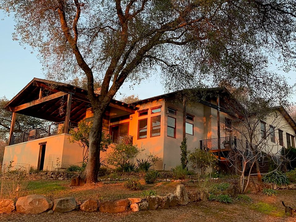 1st image of 695 Hoppe Ln