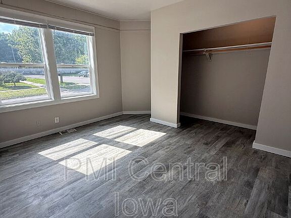 5th image of 1701 E Walnut St