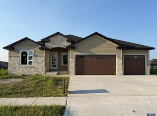 8720 Honeybee Ln, Lincoln, NE 68526