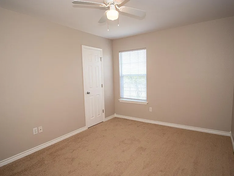 15522 Finistere St — Photo 10