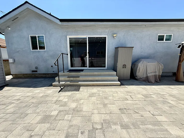 2428 N Lincoln St — Photo 32