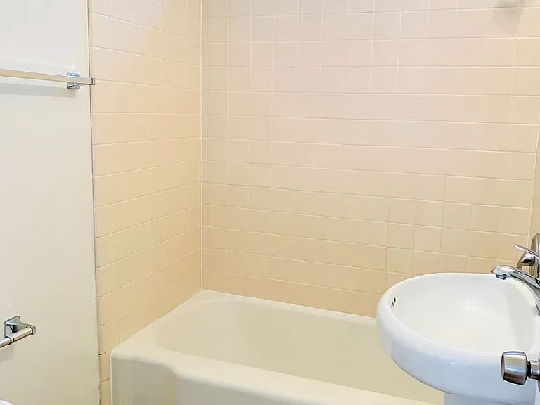 Beautiful 2bd/1ba Condo In Crown Point! W/ Garage & Laundry! $3,595/Mo — Photo 14