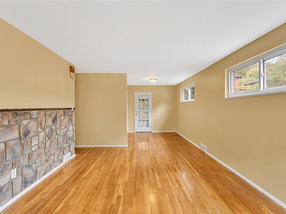 4th image of 410 Elwood Dr