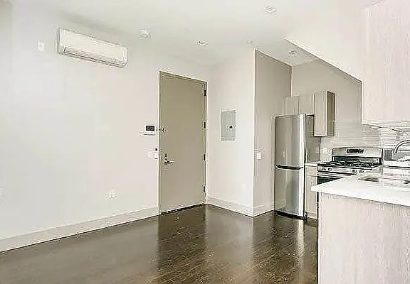 5th image of 85 Stanhope St #1A