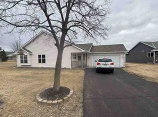 1008 Pleasantview Ct, Isanti, MN 55040