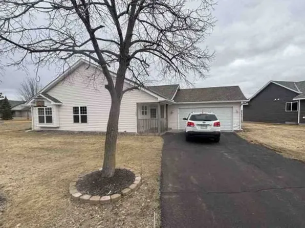 1008 Pleasantview Ct, Isanti, MN 55040