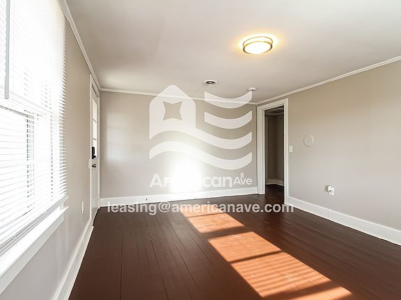 12370_003_wm_-_living_room_13451549.jpg