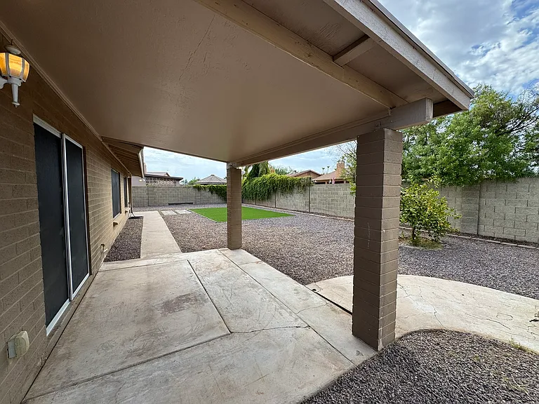3201 W Paradise Ln — Photo 18