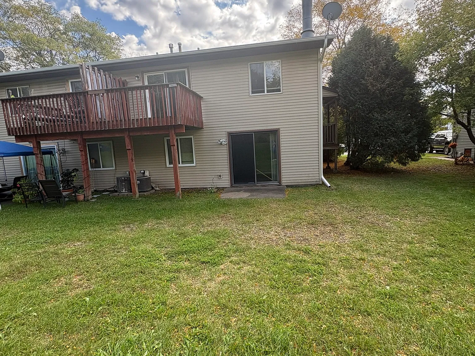 3 bed, 1.5 bath, 1500 sqft, $2,100 — Photo 2
