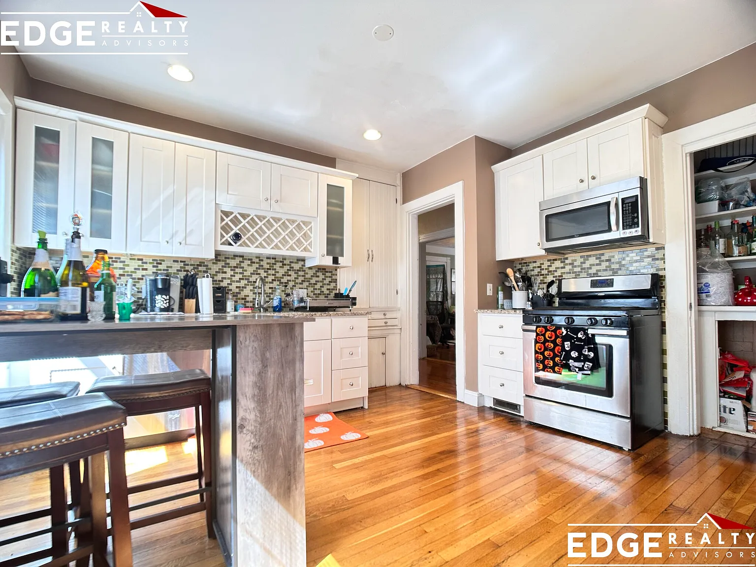 3 bed, 1100 sqft, $3,450 — Photo 1