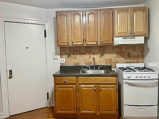1st image of 332 W 37th St APT 2RW