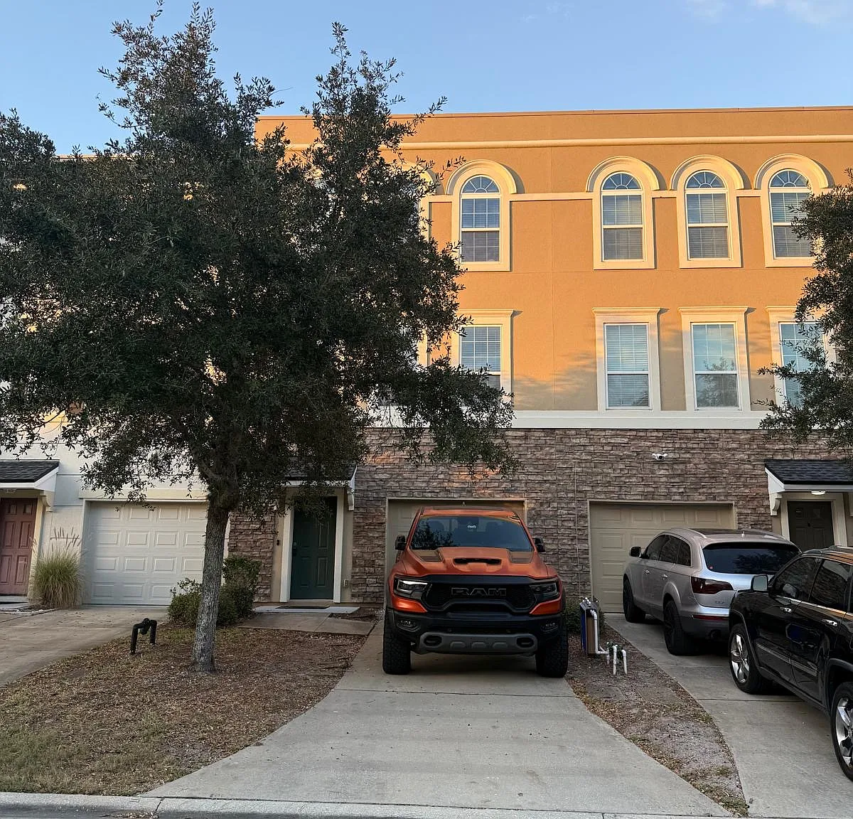 3 bed, 2121 sqft, $3,000 — Photo 1