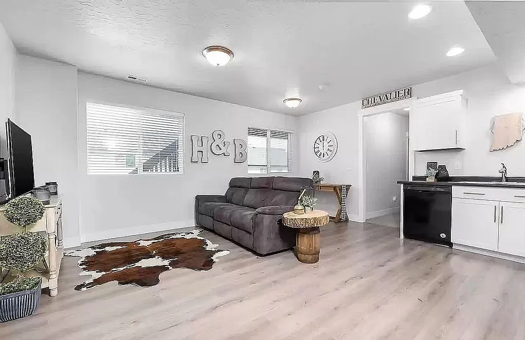1 bed, 1400 sqft, $1,500 — Photo 3