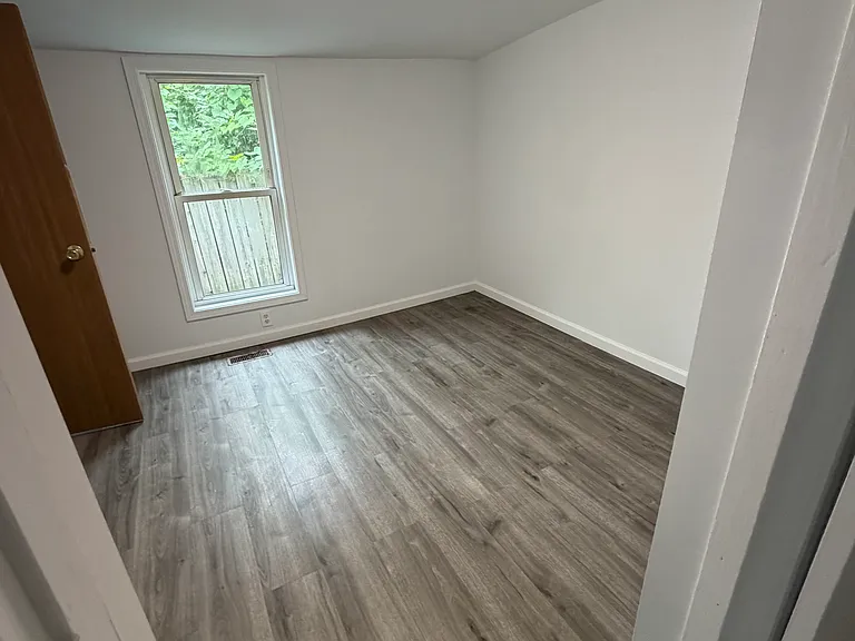 1435 Parkamo Ave — Photo 4