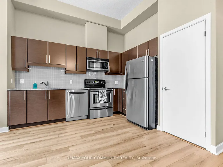 18 Harbour St #202 — Photo 10