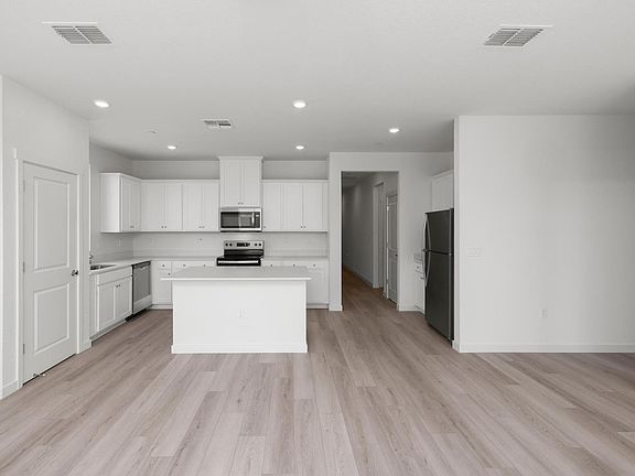 3rd image of 817 Chatham Lane