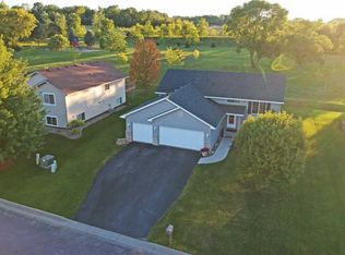 1214 Amber Ln, Faribault, MN 55021