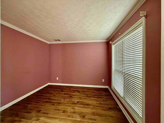 3rd image of 661 Simon Park Cir