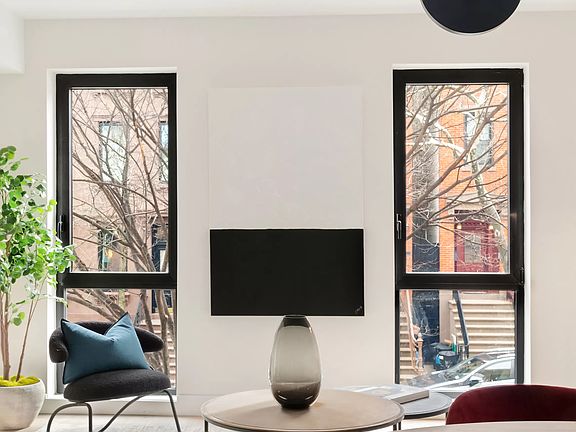 5th image of 301 De Graw St #2