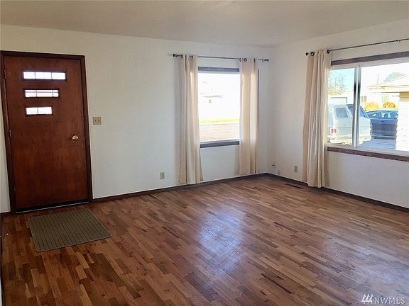 3rd image of 1036 E Larch St
