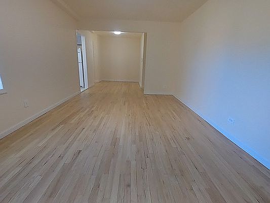 3rd image of 140-21 Burden Cres #501