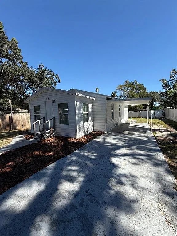 3 bed, 2.0 bath, 912 sqft, $2,000 — Photo 2