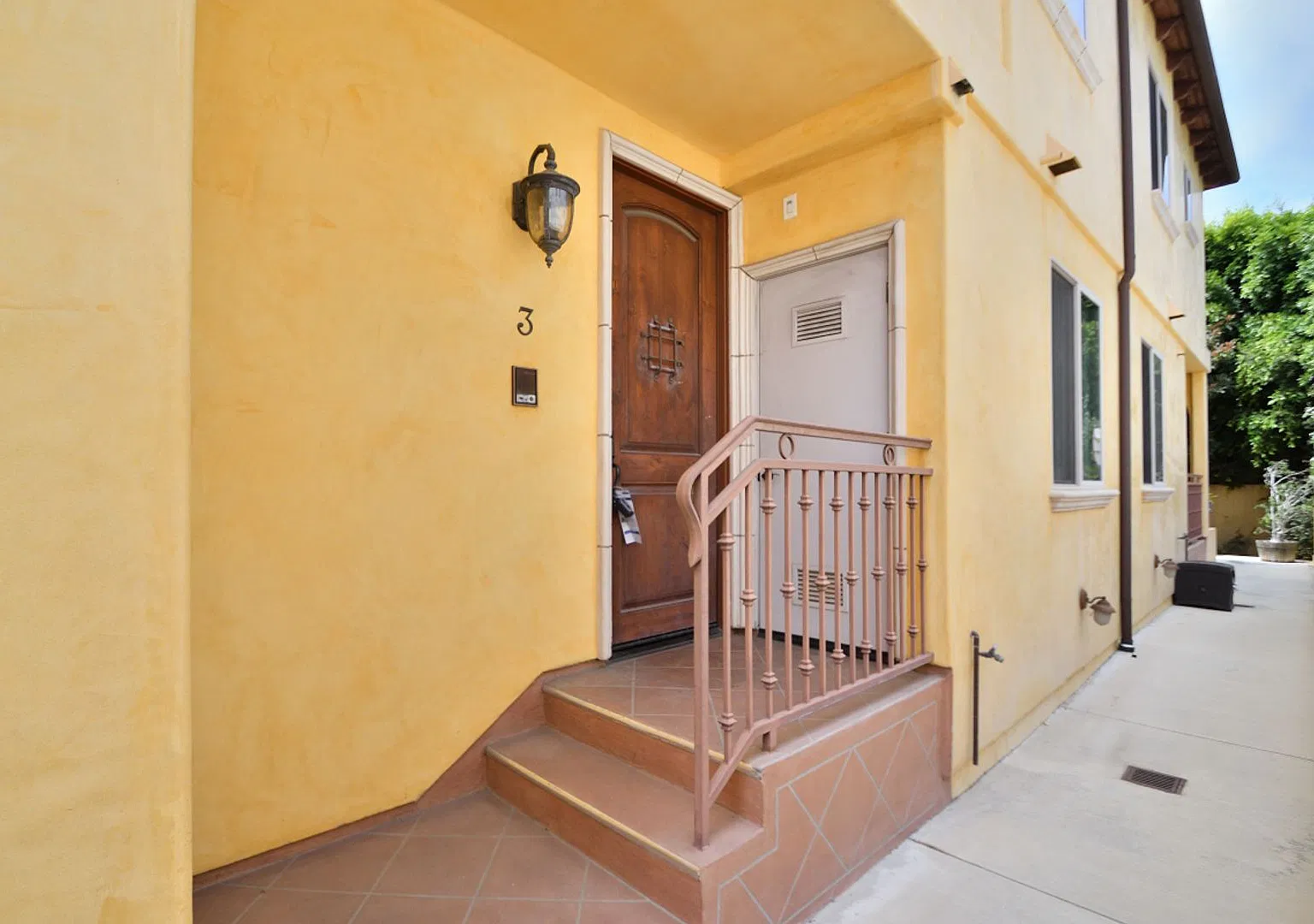j1551 — Photo 3