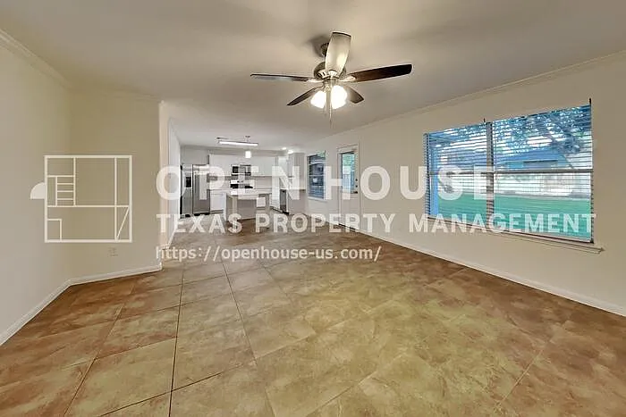 3 bed, 2.5 bath, 1993 sqft, $2,175 — Photo 3