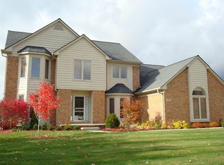 3772 Huron Dr, Troy, MI 48084