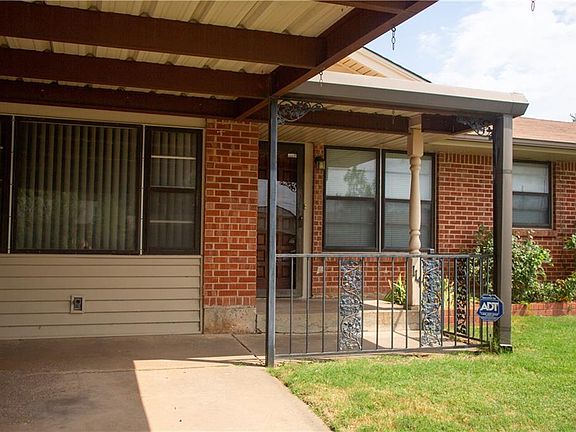 4th image of 114 S Irving Dr
