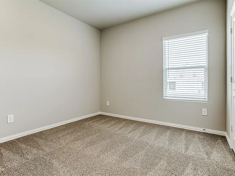 612 McKenna Dr — Photo 21