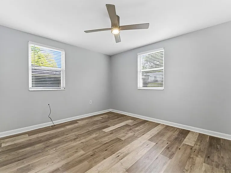 1307 Elizabeth Ave SW — Photo 9