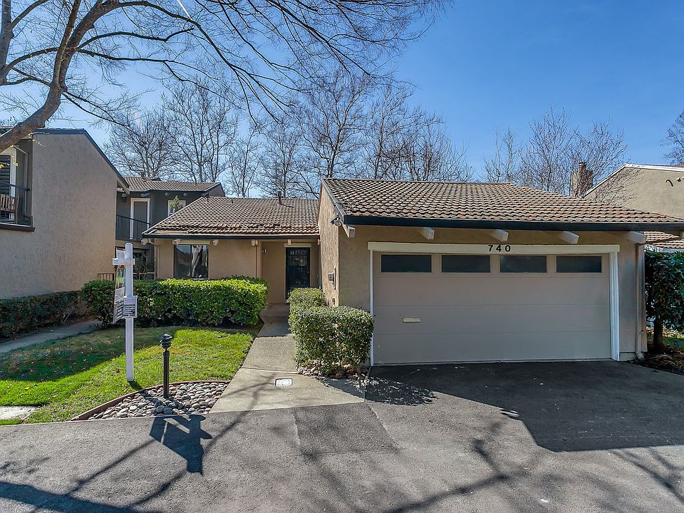 1st image of 740 Country Club Dr