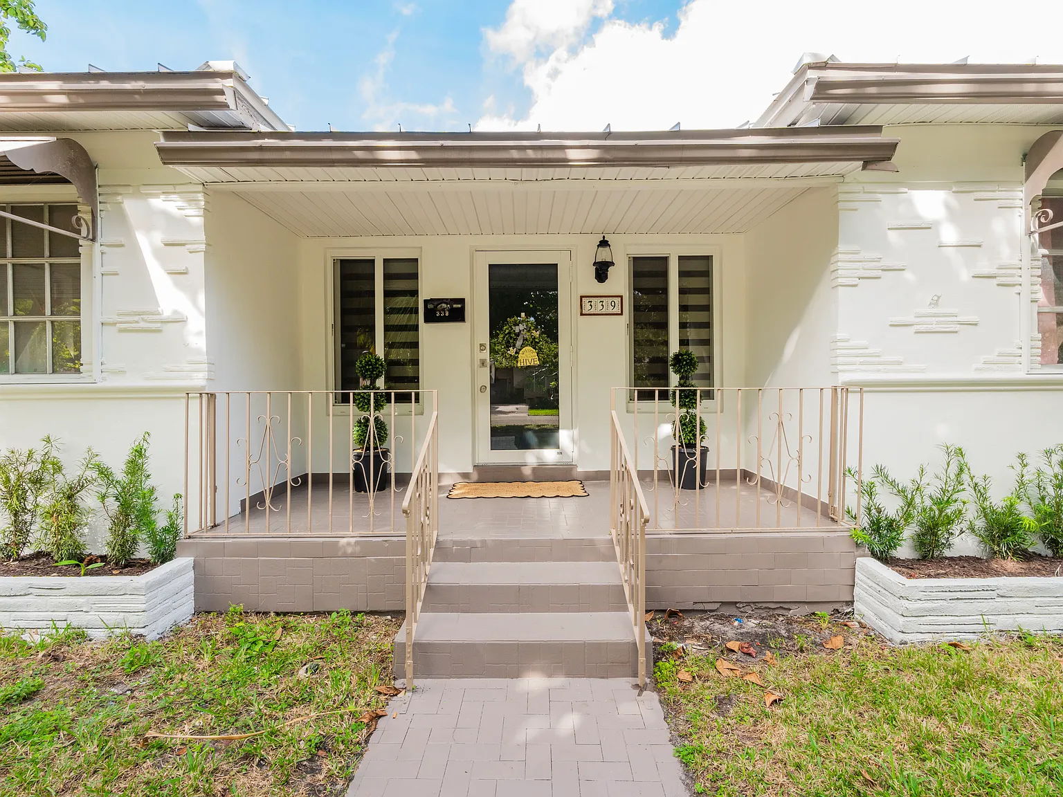 4 bed, 2224 sqft, $5,600 — Photo 4