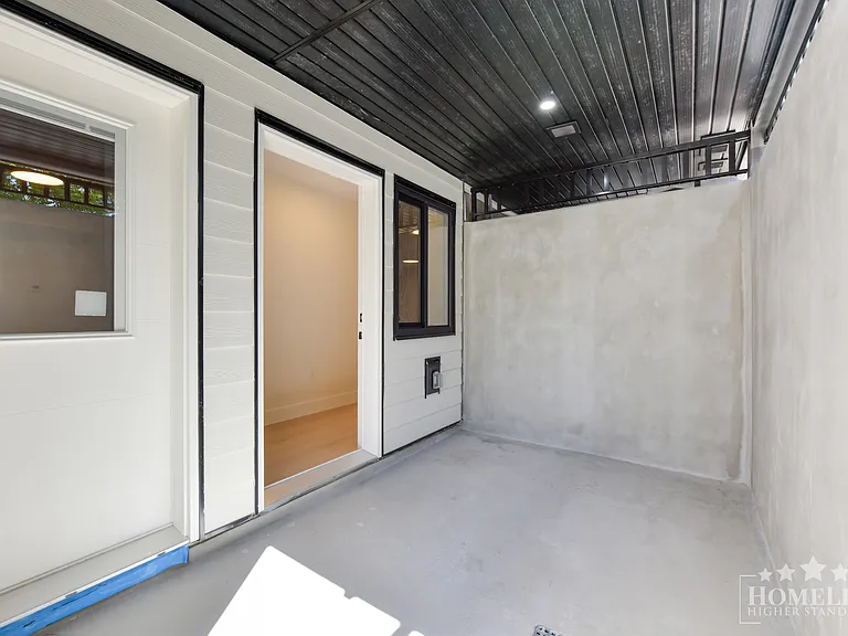 11004 78th Ave #BASEMENT — Photo 12