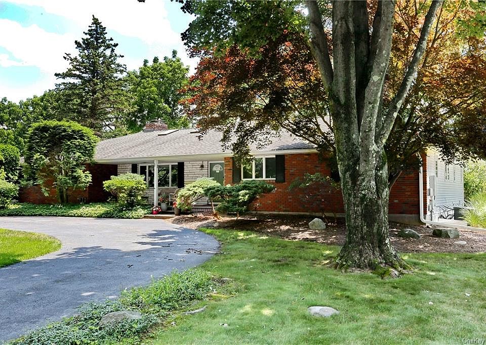 1st image of 2 Briarwood Ln